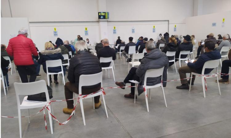 Covid, terza dose per ogni fascia di età: via libera al vaccino per i bambini dai 5 anni in su Covid, terza dose per ogni fascia di età: via libera al vaccino per i bambini dai 5 anni in su