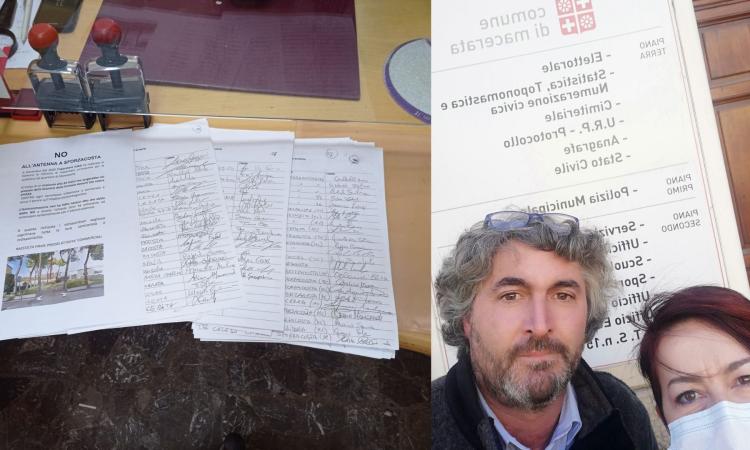 Macerata, 400 firme per dire 'no' all'antenna Iliad nel piazzale della stazione di Sforzacosta Macerata, 400 firme per dire 'no' all'antenna Iliad nel piazzale della stazione di Sforzacosta
