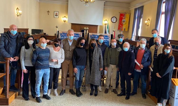 Dalla pista di ghiaccio al Santa Claus Bus, Civitanova accende il Natale: il programma Dalla pista di ghiaccio al Santa Claus Bus, Civitanova accende il Natale: il programma