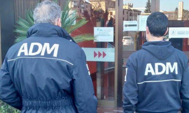 Internet point trasformato in centro scommesse clandestine: multa di 20mila euro per il titolare Internet point trasformato in centro scommesse clandestine: multa di 20mila euro per il titolare