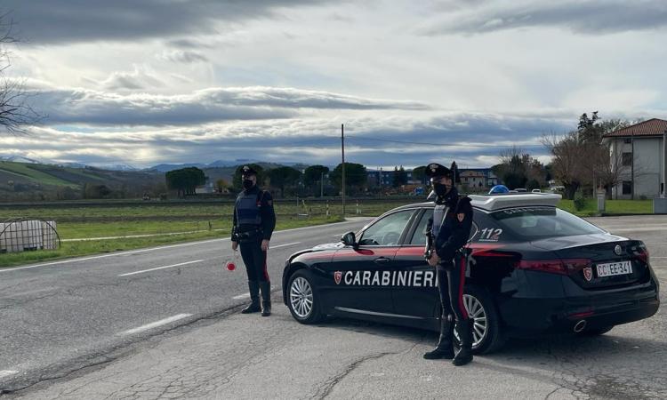 Macerata, alla guida con un tasso di alcol triplo del consentito: patente ritirata ad un artigiano Macerata, alla guida con un tasso di alcol triplo del consentito: patente ritirata ad un artigiano
