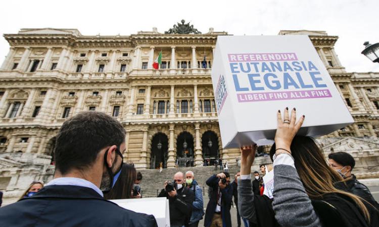 Suicidio assistito, Mario scrive all'Asur e a Draghi "Mi state condannando a soffrire sempre di più" Suicidio assistito, Mario scrive all'Asur e a Draghi "Mi state condannando a soffrire sempre di più"