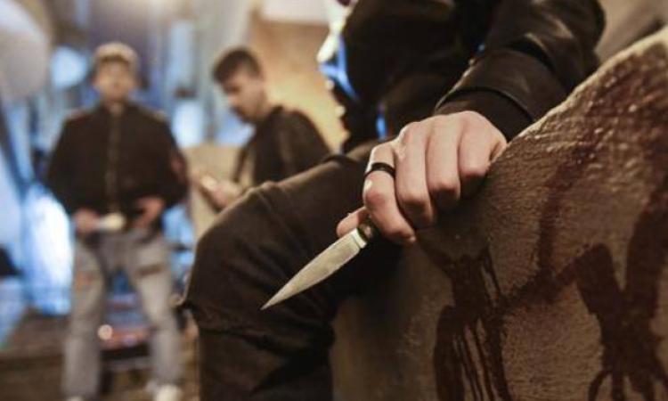 A soli 15 anni accoltella rivale in amore: storie di "ordinaria" violenza