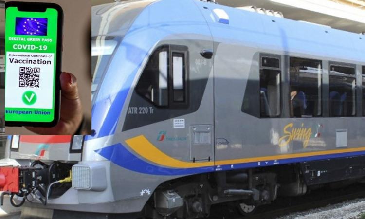 Green Pass obbligatorio, nessun controllo su treno regionale: "App non abilitata" Green Pass obbligatorio, nessun controllo su treno regionale: "App non abilitata"