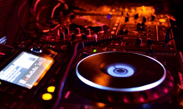 Civitanova, come diventare dj o videomaker: il Comune offre corsi gratuiti per gli under 30