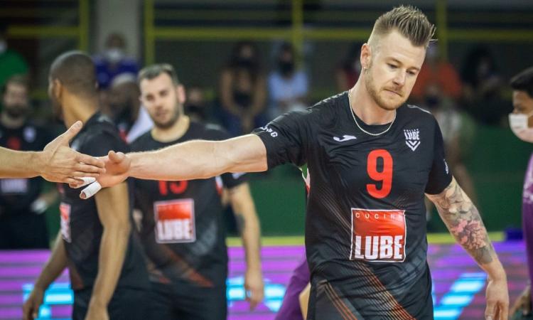 Mondiale per Club, la Lube ritrova Zaytsev e surclassa il Funvic: primo posto nel girone Mondiale per Club, la Lube ritrova Zaytsev e surclassa il Funvic: primo posto nel girone