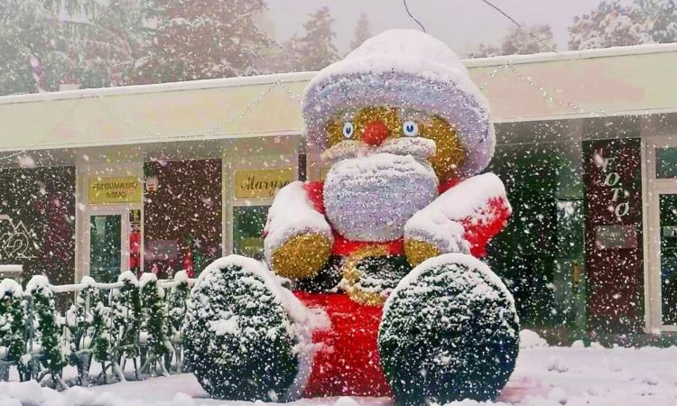 Camerino, si torna a teatro con "Natale a suon di hip hop": arrivano i primi fiocchi di neve Camerino, si torna a teatro con "Natale a suon di hip hop": arrivano i primi fiocchi di neve
