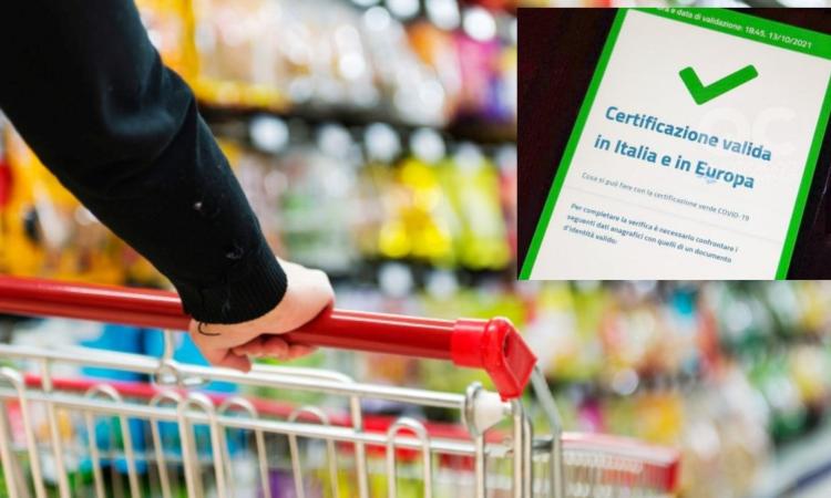 Il Comune eroga buoni spesa, ma solo a chi è "in regola con il Green Pass": è polemica