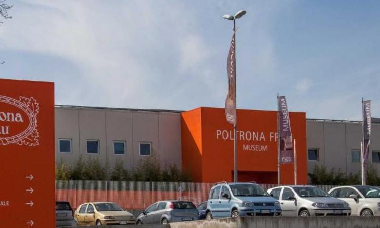 Tolentino, esibisce un green pass falso: licenziata dipendente della Poltrona Frau