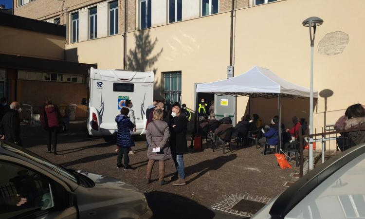 Mogliano, torna il camper vaccinale. "Siamo preoccupati per l'aumento dei contagi" Mogliano, torna il camper vaccinale. "Siamo preoccupati per l'aumento dei contagi"