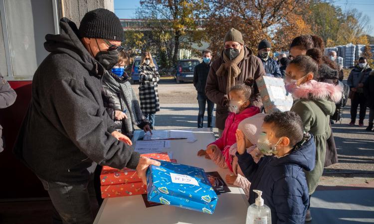 Oltre 100 pacchi regalo per bimbi e ragazzi: Banco Solidarietà e Fondazione Colonna al fianco delle famiglie