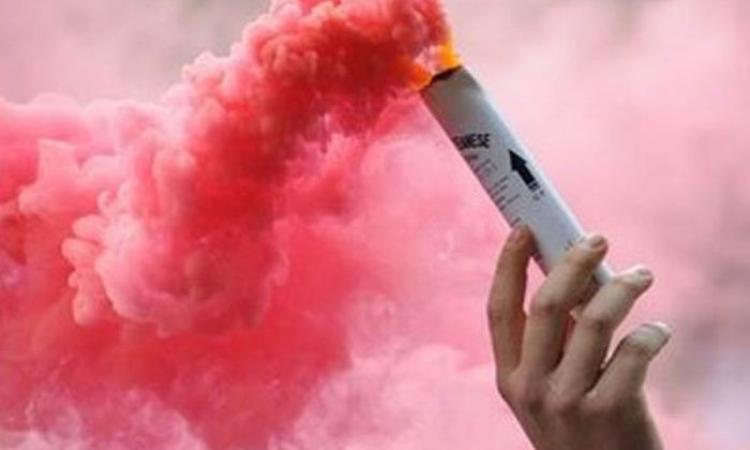 Treia, agita un fumogeno durante il derby: denunciato 30enne tifoso