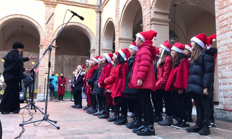Civitanova Alta, il coro delle voci bianche incanta il pubblico Civitanova Alta, il coro delle voci bianche incanta il pubblico