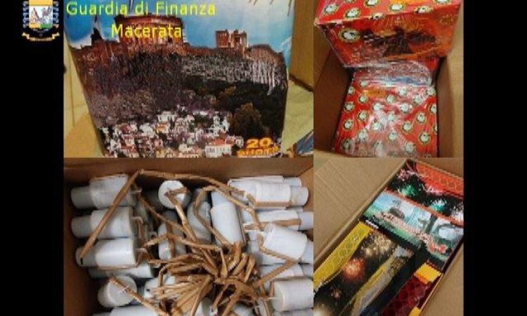 Civitanova, nel furgone nasconde più di 2 mila fuochi d'artificio non a norma: scatta il sequestro
