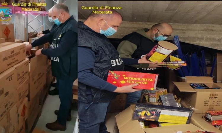Sequestrati 800 chili di fuochi d'artificio fuorilegge nel Maceratese: tre denunciati Sequestrati 800 chili di fuochi d'artificio fuorilegge nel Maceratese: tre denunciati