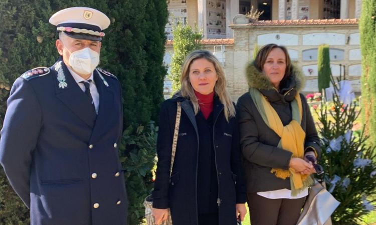 Macerata,"l’albero di Natale degli Angeli": un abete per ricordare i bambini scomparsi prematuramente Macerata,"l’albero di Natale degli Angeli": un abete per ricordare i bambini scomparsi prematuramente