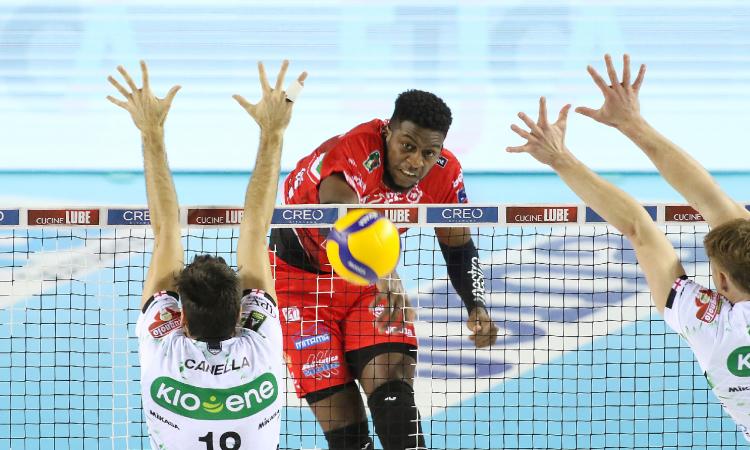 Volley, la Lube Civitanova brilla a Santo Stefano: Padova demolita in tre set Volley, la Lube Civitanova brilla a Santo Stefano: Padova demolita in tre set
