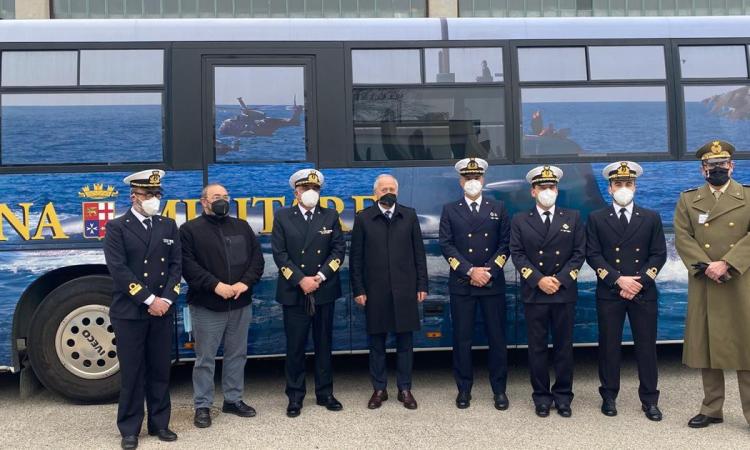 Sos tamponi: la Marina Militare allestisce un nuovo "drive through” per gli studenti Sos tamponi: la Marina Militare allestisce un nuovo "drive through” per gli studenti
