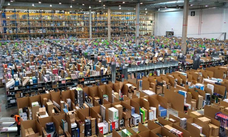 È ufficiale, in arrivo un mega centro logistica Amazon nelle Marche: “Ci saranno circa 1000 assunzioni” È ufficiale, in arrivo un mega centro logistica Amazon nelle Marche: “Ci saranno circa 1000 assunzioni”