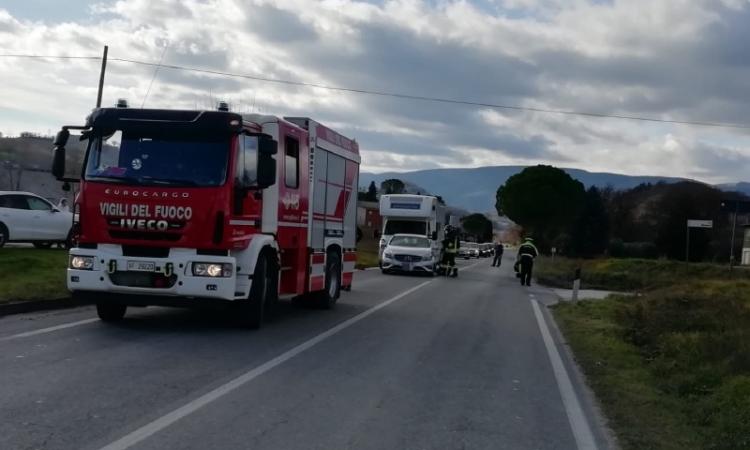 San Severino, schianto tra auto e camper all'incrocio: due feriti trasportati all'ospedale