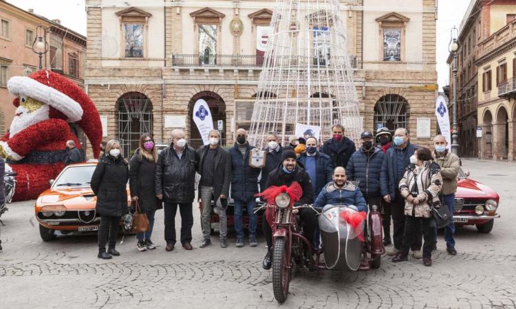 Tolentino, la "Befana delle Asi"con il Caem Scarfiotti: doni per i più piccoli dagli amanti di auto e moto Tolentino, la "Befana delle Asi"con il Caem Scarfiotti: doni per i più piccoli dagli amanti di auto e moto