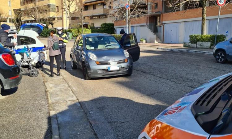 Macerata, donna travolta da un'auto: finisce al Pronto Soccorso