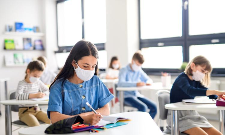 Marche, il caos del ritorno a scuola tra Omicron e lezioni a distanza