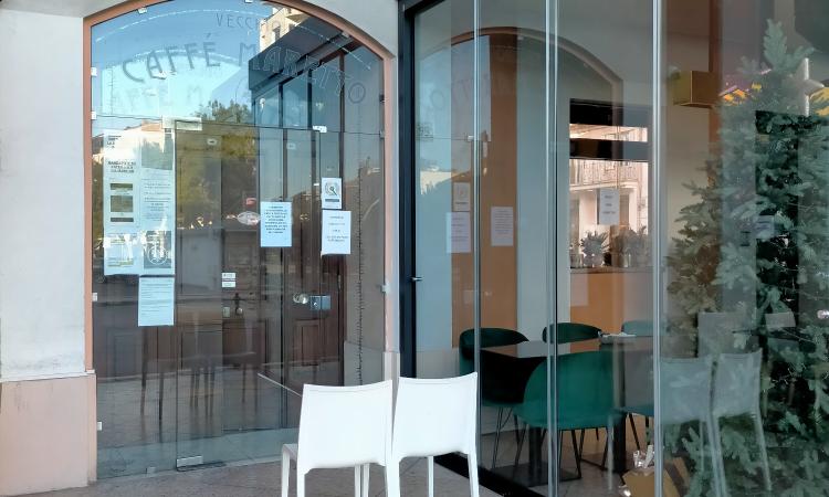 Civitanova, chiude lo storico Caffè Maretto per Covid Civitanova, chiude lo storico Caffè Maretto per Covid