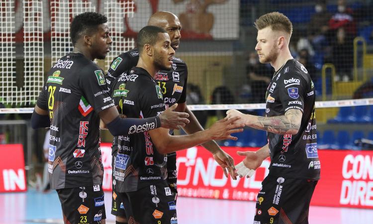 Lube Civitanova fuori ai quarti di Coppa Italia, è buio pesto: Milano si impone in 4 set Lube Civitanova fuori ai quarti di Coppa Italia, è buio pesto: Milano si impone in 4 set