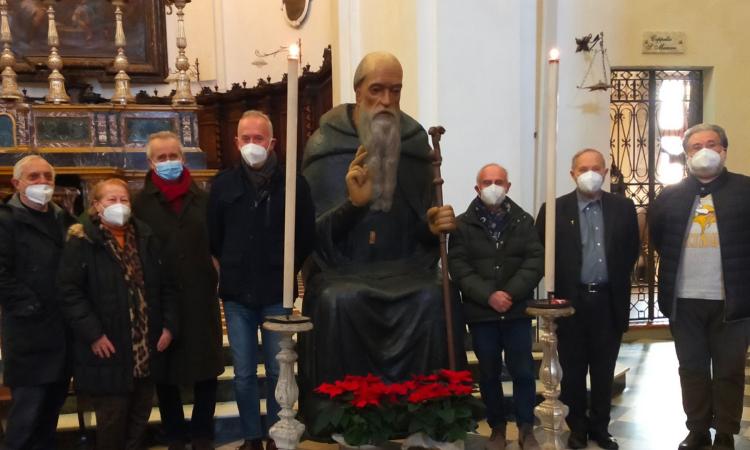 Civitanova, la statua di Sant'Antonio Abate torna a casa dopo i lavori di restauro Civitanova, la statua di Sant'Antonio Abate torna a casa dopo i lavori di restauro
