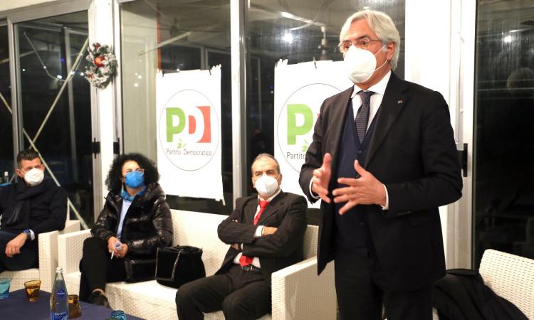 Marche, entro un anno milioni di persone senza lavoro. Il PD alza la voce contro Acquaroli (FOTO) Marche, entro un anno milioni di persone senza lavoro. Il PD alza la voce contro Acquaroli (FOTO)