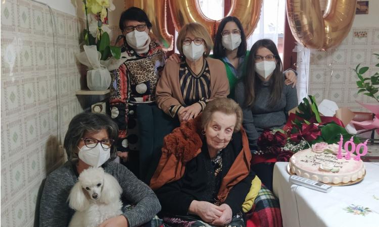 Festa a Tolentino: Argentina Alessandroni spegne 100 candeline