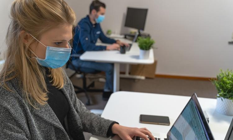 Marche, “Se sei madre non lavori”: nel 2022 aumenterà la disoccupazione femminile Marche, “Se sei madre non lavori”: nel 2022 aumenterà la disoccupazione femminile
