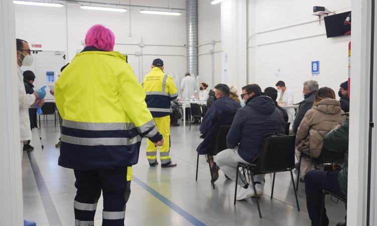Covid Marche, altri 2.268 casi oggi: 766 nella fascia di età 0-18 anni