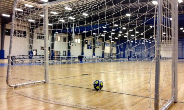 Grida "Ti ammazzo" e dà una testata all'arbitro. Daspo per l'ex allenatore della Futsal Sangiustese