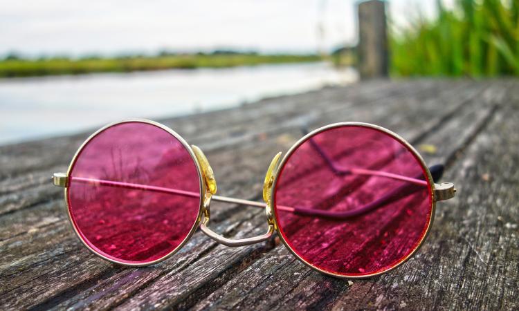 Cosa sono le lenti fotocromatiche e a chi potrebbero essere utili?