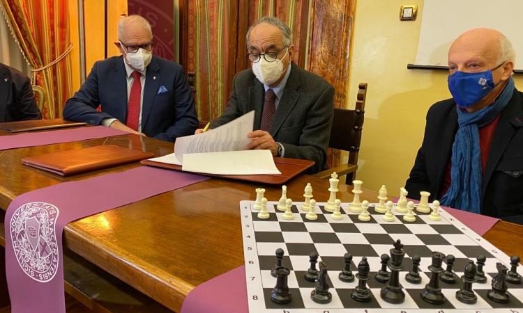Unimc alla ricerca della "Regina (o del Re) di scacchi": il gioco entra all'Università, parte il progetto Unimc alla ricerca della "Regina (o del Re) di scacchi": il gioco entra all'Università, parte il progetto
