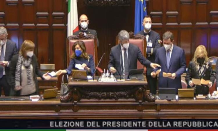 Elezioni Quirinale, quinta fumata nera: Casellati la più votata, ma il centrodestra si spacca Elezioni Quirinale, quinta fumata nera: Casellati la più votata, ma il centrodestra si spacca