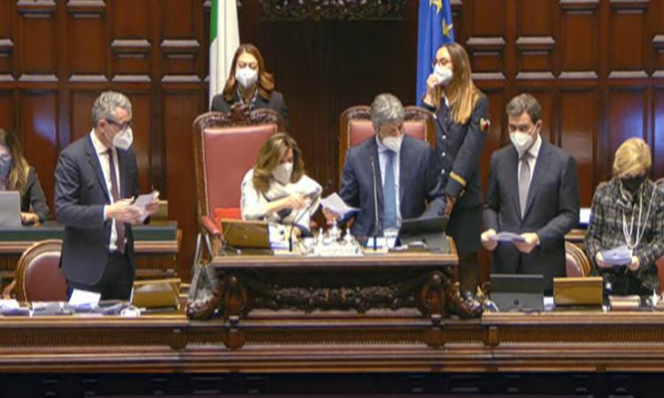 Elezioni Quirinale, settima fumata nera: si va verso un Mattarella bis, intesa della maggioranza Elezioni Quirinale, settima fumata nera: si va verso un Mattarella bis, intesa della maggioranza