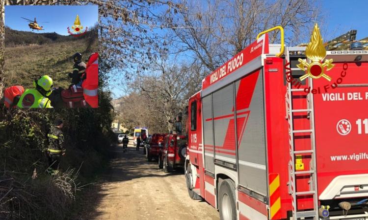Cacciatore scivola in un dirupo: recuperato dall'eliambulanza Cacciatore scivola in un dirupo: recuperato dall'eliambulanza