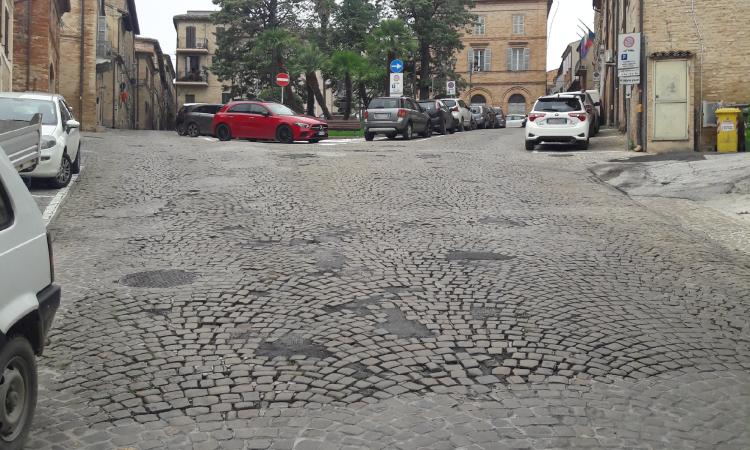 Piazza Garibaldi Civitanova Alta, restyling da 470 mila euro: consegnati i lavori Piazza Garibaldi Civitanova Alta, restyling da 470 mila euro: consegnati i lavori