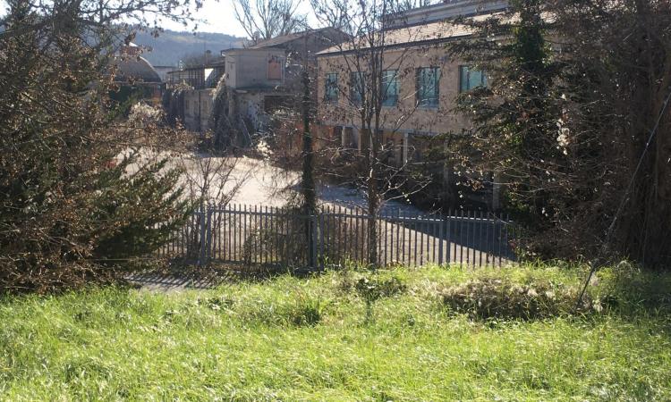 Fornace Smorlesi, gli ex uffici aggiudicati all'asta: "I soldi ricavati dalla vendita che fine faranno?" Fornace Smorlesi, gli ex uffici aggiudicati all'asta: "I soldi ricavati dalla vendita che fine faranno?"