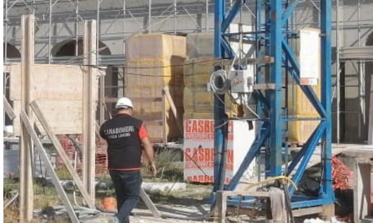 Nei cantieri non si rispettano le norme di sicurezza: lavori sospesi a Tolentino e Porto Recanati Nei cantieri non si rispettano le norme di sicurezza: lavori sospesi a Tolentino e Porto Recanati