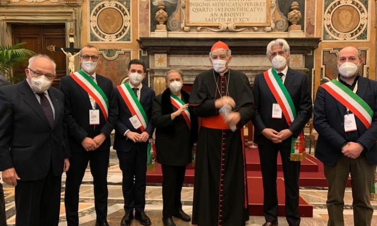 Parcaroli in udienza dal Papa: "Una grande emozione". E scatta l'invito al pellegrinaggio Macerata-Loreto