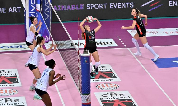 Volley A2, la CBF Balducci HR Macerata piega al tie break la Siegel Marsala