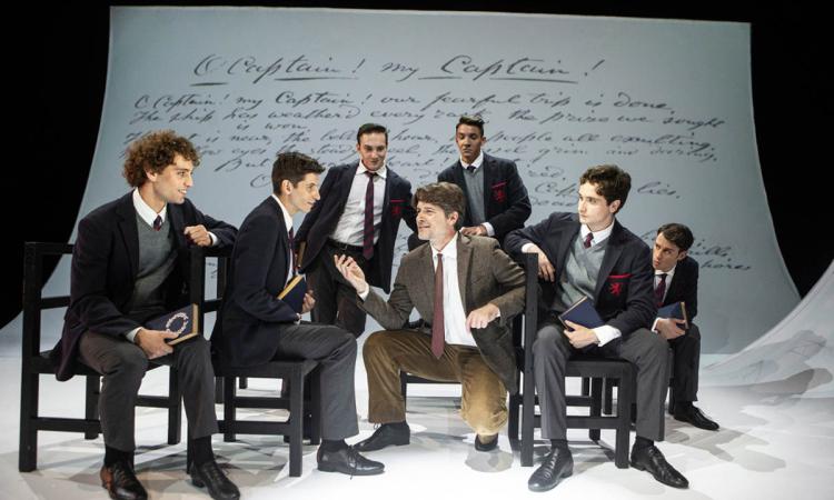 Tolentino, dal cinema al teatro: "L'Attimo fuggente" in scena al Vaccaj con Ettore Bassi Tolentino, dal cinema al teatro: "L'Attimo fuggente" in scena al Vaccaj con Ettore Bassi
