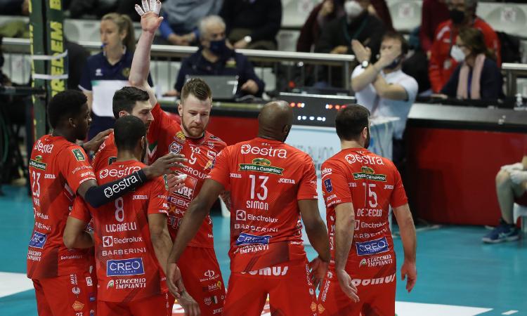 Sesta sinfonia della Lube che travolge Ravenna in tre set. Lo zar supera i 3000 attacchi vincenti in Regular season Sesta sinfonia della Lube che travolge Ravenna in tre set. Lo zar supera i 3000 attacchi vincenti in Regular season