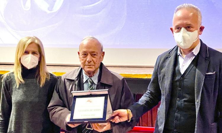 Civitanova, premio Città-Cultura-Solidarietà consegnato a Vittorio De Seriis Civitanova, premio Città-Cultura-Solidarietà consegnato a Vittorio De Seriis
