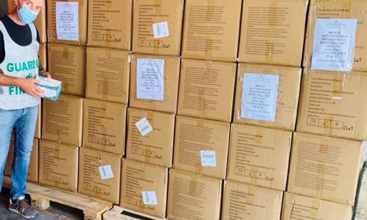 Sequestrate oltre un milione di mascherine 'poco filtranti': importate dalla Cina da una ditta di Fermo