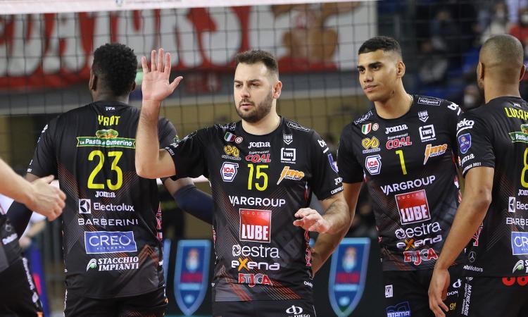 Lube Civitanova di nuovo alle prese con il Covid: sei positivi nel gruppo squadra Lube Civitanova di nuovo alle prese con il Covid: sei positivi nel gruppo squadra